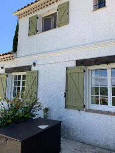 Peindre les volets en bois