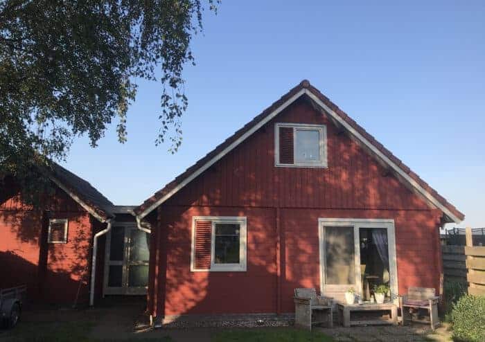 Maison peinte en rouge suédois