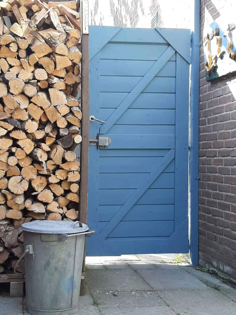 porte de jardin en bois bleue