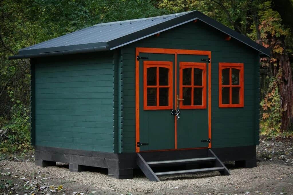 abri de jardin vert foncé
